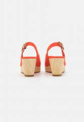 Tommy Hilfiger ICONIC ELBA SLING BACK WEDGE Platform sandals deep orange ICONIC ELBA SLING BACK WEDGE Сандалии на платформе темно-оранжевый