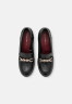 Tommy Hilfiger TWIST LOAFER Classic heels black TWIST LOAFER Классические туфли на каблуке черный