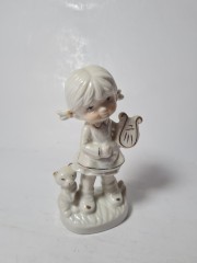 Винтажная статуэтка "Корейская девочка с котенком", 7см х 12см, Корея, 1960-70гг.