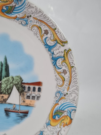 Тарелка декоративная винтажная с изображением Лаго ди Гарда, фарфор, 19.5 см, Италия, 1960-70гг.