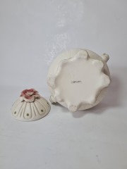 BASSANO Керамическая ваза для сладостей на ножках с рельефным рисунком и с крышкой "Роза", 16см х 22см, Италия, 1960-70гг.