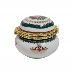 Шкатулка винтажная Les Porcelaines de Beaugancy с золотистой застежкой, фарфор, 4 х 3 см, Франция, 1960-70гг.