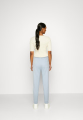 Tommy Hilfiger TAPERED MONOGRAM SWEATPANTS Tracksuit bottoms breezy blue СПОРТИВНЫЕ БРЮКИ TAPERED MONOGRAM Спортивные штаны свежий синий