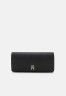 Tommy Hilfiger EMBLEM FLAP WALLET Wallet black КОШЕЛЕК С КЛАПАНОМ С ЭМБЛЕМОЙ Бумажник черный