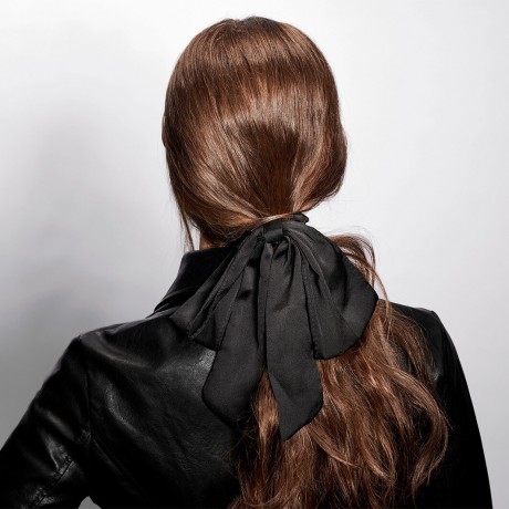 The Hair Edit Black Bow Sash Scrunchie  Черная резинка для волос с бантом и поясом