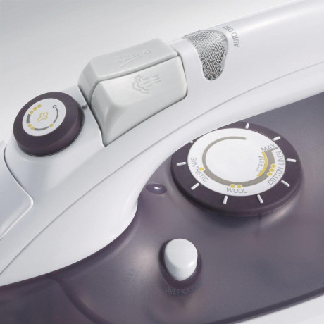 Severin Severin Dampfbugeleisen BA 3210, leistungsstarker Dampfstoss bis zu 70 g/min glattet sogar hartnackige Falten  Паровой утюг Severin BA 3210, мощная подача пара до 70 г/мин разглаживает даже стойкие морщины.