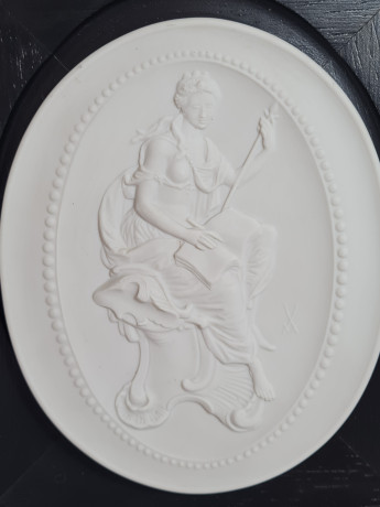 Картина винтажная Meissen, Kalliope, керамика в деревянной раме, отлита по оригинальным формам Дж.Дж.Кендлера, 23 x 19,5 см, Германия, 1981 г.