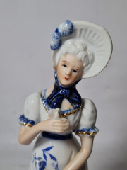 Статуэтка винтажная Ginori "Леди в белом платье с цветком в руке", фарфор, 21,5 x 7 см, Италия, 1960-70гг.