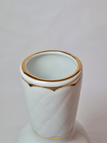 Ваза винтажная JRJS с золотистым геометричным декором и окантовкой, фарфор, 25.5 см, Германия, 1960-70гг.
