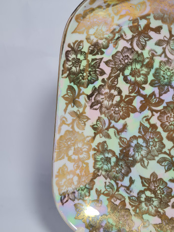 Тарелка декоративная винтажная Oscar Schlegelmilch, треугольная форма, золотистый декор, фарфор, 22,5 см, Германия, 1960-70гг.