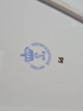 Тарелка декоративная винтажная Oscar Schlegelmilch, треугольная форма, золотистый декор, фарфор, 22,5 см, Германия, 1960-70гг.