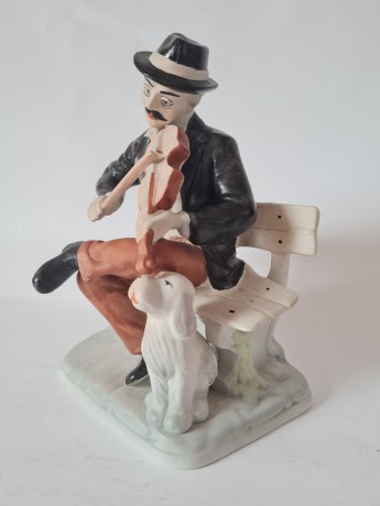 ARPO, Фарфоровая статуэтка "Скрипач с собакой", Румыния, 19см, 1950-60гг.