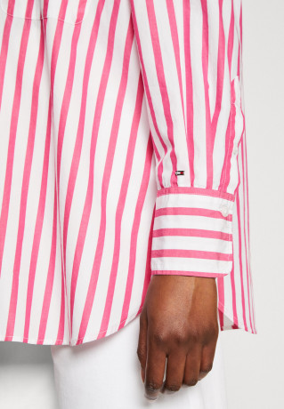 Tommy Hilfiger STRIPED ICON OVERSIZED SHIRT Button-down blouse pink/white РУБАШКА OVERSIZE STRIPED ICON Блузка на пуговицах розовый/белый