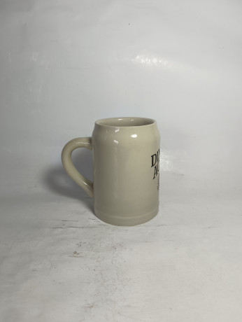 Немецкая пивная кружка винтажная Carl Dinkelacker / Rastal, в бежевых тонах, c черно-золотым логотипом, керамика, 0.5 л, 14 см, Германия, 1970-80гг.