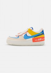 Nike Sportswear W AF1 SHADOW Sneaker low sail/university blue/game royal/rush orange/vivid sulfur/pearl white W AF1 SHADOW Низкие кроссовки женские парус/университетский синий/игровой королевский/яркий оранжевый/ярко-серный/жемчужно-белый