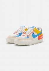 Nike Sportswear W AF1 SHADOW Sneaker low sail/university blue/game royal/rush orange/vivid sulfur/pearl white W AF1 SHADOW Низкие кроссовки женские парус/университетский синий/игровой королевский/яркий оранжевый/ярко-серный/жемчужно-белый