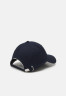Tommy Hilfiger COAST CAP Cap space blue ПОБЕРЕЖНАЯ КЕПКА Кепка космический синий