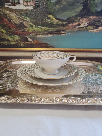 Чайное трио винтажное, белый фарфор с фиолетовым цветочным декором и позолоченным узором, Германия, 1960-70гг.