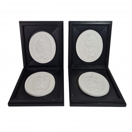 Набор картин винтажных Meissen, Thalia, керамика в деревянной раме, отлиты по оригинальным формам Дж.Дж.Кендлера, 4 шт., 23 x 19,5 см, Германия, 1981 г.