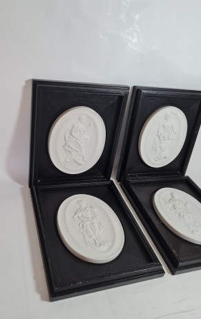 Набор картин винтажных Meissen, Thalia, керамика в деревянной раме, отлиты по оригинальным формам Дж.Дж.Кендлера, 4 шт., 23 x 19,5 см, Германия, 1981 г.