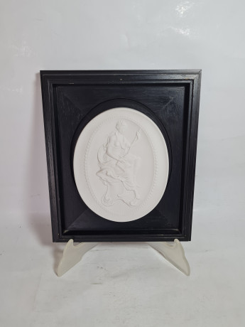 Набор картин винтажных Meissen, Thalia, керамика в деревянной раме, отлиты по оригинальным формам Дж.Дж.Кендлера, 4 шт., 23 x 19,5 см, Германия, 1981 г.