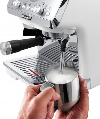 De'Longhi De'Longhi Siebtragermaschine LaSpecialista Arte EC9155.W, weiss, mit MyLatte Art System  Фильтр-машина De'Longhi LaSpecialista Arte EC9155.W, белый, с системой MyLatte Art