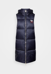 Tommy Hilfiger MONOGRAM BADGE VEST Waistcoat desert sky ЖИЛЕТ С МОНОГРАММОЙ Жилет небо пустыни