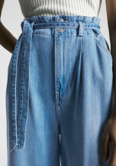 Tommy Hilfiger HIGH RISE WIDE LEG PAPERBAG Flared Jeans ava БУМАЖНАЯ СУМКА С ВЫСОКОЙ ПОСАДКОЙ И ШИРОКИМИ НОГАМИ Расклешенные джинсы ава