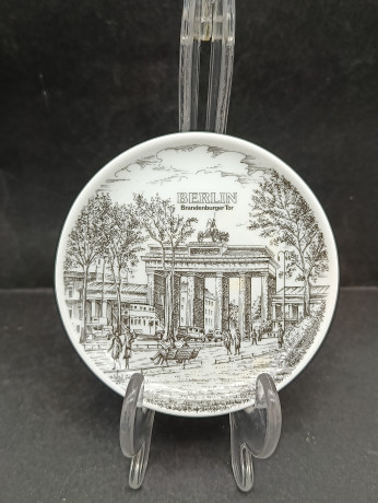 Тарелки декоративные винтажные L&H "Берлин", сувенирные, 3 шт., ч/б декор, фарфор, 10 см, Германия, 1970-80гг.