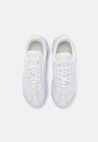 Nike Sportswear AIR MAX PRE-DAY Sneaker low white/phantom/summit white AIR MAX PRE-DAY — Низкие кроссовки женские белый/призрачный/вершинно-белый