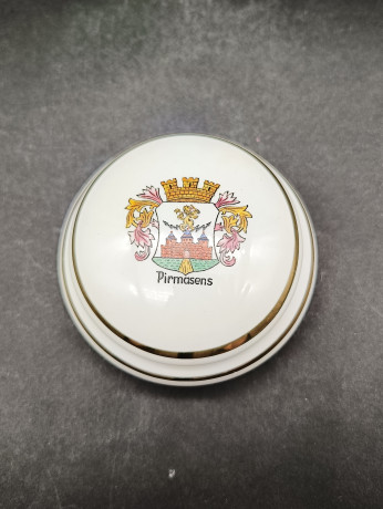 Шкатулка миниатюрная винтажная Plankenhammer Fluss Bavaria / GRG Viernheim "Герб Пирмазенса", с позолотой, ручная работа, фарфор, 9.5 см, Германия, 1960-70гг.