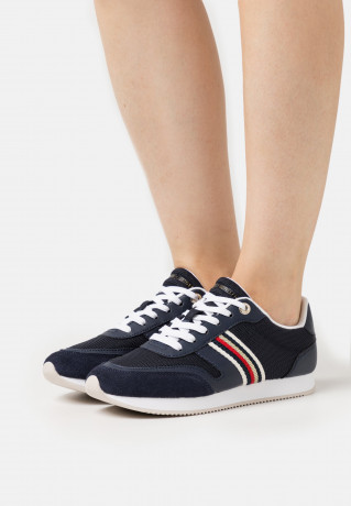 Tommy Hilfiger ESSENTIAL RUNNER Trainers space blue ESSENTIAL RUNNER — Кроссовки космический синий