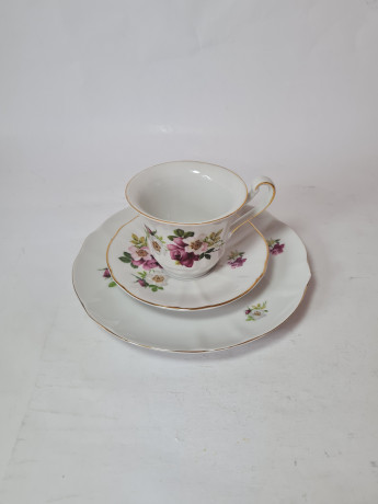 Чайное трио винтажное Winterling Schwarzenbach Bavaria, белый фарфор с ярким цветочным декором и позолоченным ободком, Германия, 1960-70гг.