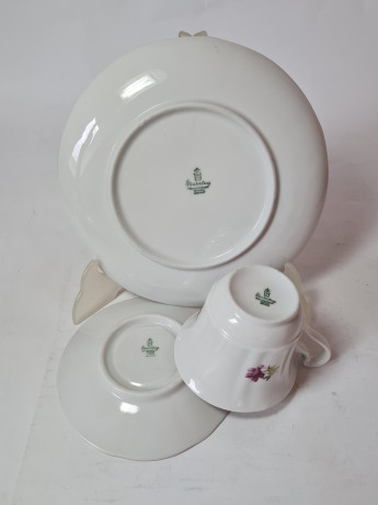 Чайное трио винтажное Winterling Schwarzenbach Bavaria, белый фарфор с ярким цветочным декором и позолоченным ободком, Германия, 1960-70гг.