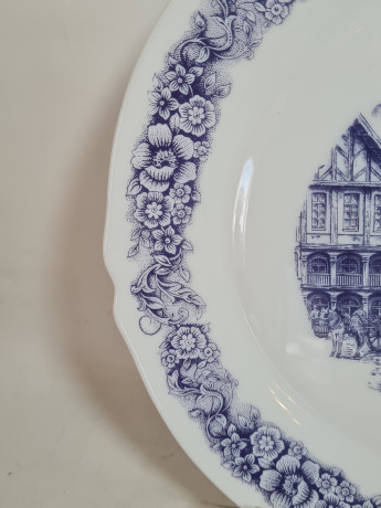 Тарелка винтажная сервировочная Arcopal  с изображением города и цветочным орнаментом, фарфор, 25 x 2 см, Франция, 1960-70гг.
