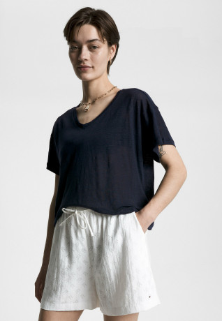 Tommy Hilfiger V NECK RELAXED FIT  Basic T-shirt desert sky V NECK RELAXED FIT Базовая футболка небо пустыни