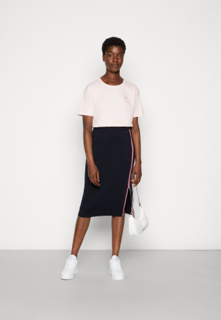 Tommy Hilfiger GLOBAL PENCIL MIDI Pencil skirt desert sky GLOBAL PENCIL MIDI Юбка-карандаш небо пустыни