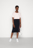 Tommy Hilfiger GLOBAL PENCIL MIDI Pencil skirt desert sky GLOBAL PENCIL MIDI Юбка-карандаш небо пустыни