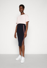 Tommy Hilfiger GLOBAL PENCIL MIDI Pencil skirt desert sky GLOBAL PENCIL MIDI Юбка-карандаш небо пустыни