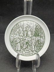 Тарелка декоративная винтажная Rosler / Tettau Bavaria "Сбор винограда в монастырском саду", монохром, фарфор, 10 см, Германия, 1960-70гг.