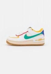 Nike Sportswear W AF1 SHADOW Sneaker low summit white/neptune green yellow/ochre lapis cinnabar sanddrift W AF1 SHADOW Низкие кроссовки женские вершина белый/зеленый нептун желтый/охра лазурит киноварь песчаная пыль