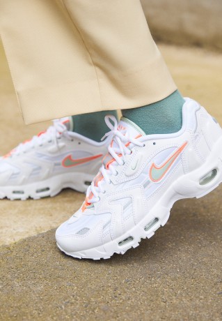 Nike Sportswear AIR MAX 96 Sneaker low white/pistachio frost/bright mango/metallic silver AIR MAX 96 Низкие кроссовки женские белый/фисташковый иней/светлый манго/серебристый металлик
