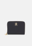 Tommy Hilfiger TH CHIC MED ZA Wallet space blue TH CHIC MED ZA Кошелек космический синий