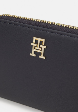 Tommy Hilfiger TH CHIC MED ZA Wallet space blue TH CHIC MED ZA Кошелек космический синий