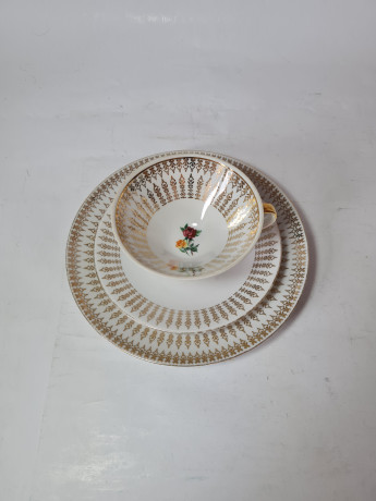 Чайное трио винтажное Winterling Kirchenlomitz Bavaria, белый фарфор с цветочным рисунком и обильной позолотой, Германия, 1960-70гг.