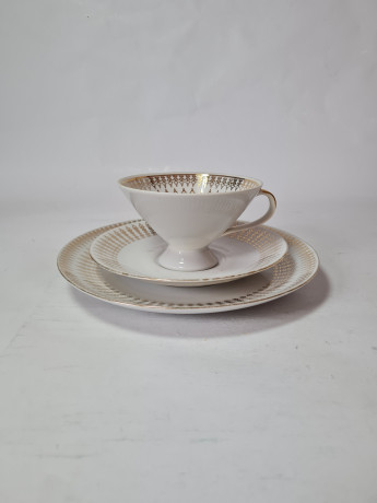 Чайное трио винтажное Winterling Kirchenlomitz Bavaria, белый фарфор с цветочным рисунком и обильной позолотой, Германия, 1960-70гг.