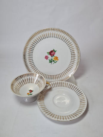 Чайное трио винтажное Winterling Kirchenlomitz Bavaria, белый фарфор с цветочным рисунком и обильной позолотой, Германия, 1960-70гг.