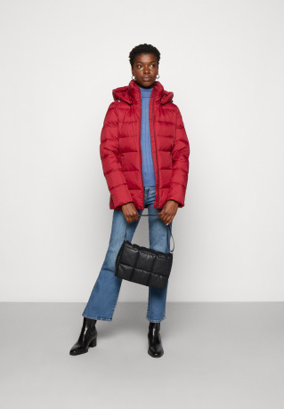 Tommy Hilfiger GLOBAL STRIPE Down coat rouge GLOBAL STRIPE Пуховое пальто румяна