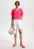 Tommy Hilfiger V NECK RELAXED FIT  Basic T-shirt bright cerise pink V NECK RELAXED FIT Базовая футболка ярко-вишнево-розовый