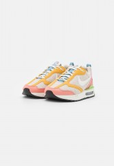 Nike Sportswear AIR MAX DAWN SE Sneaker low light orewood brown/sail/sanded gold/light madder root/worn blue/vivid green AIR MAX DAWN SE Низкие кроссовки женские светлый коричневый цвет рудного дерева/парус/песочное золото/светлый корень марены/потертый с